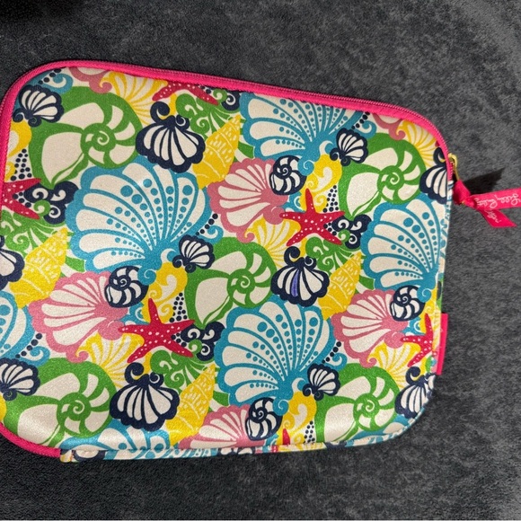 Laptop Sleeve Designer By Lilly Pulitzer, Size: Small - Picture 1 of 5